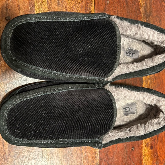 Men’s UGG Black Corduroy Slippers. Sz 11 - Picture 3 of 10